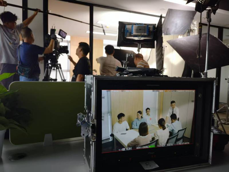 工布江达县TVC拍摄公司：科技产品视觉化大师，诠释未来感与功能美学
